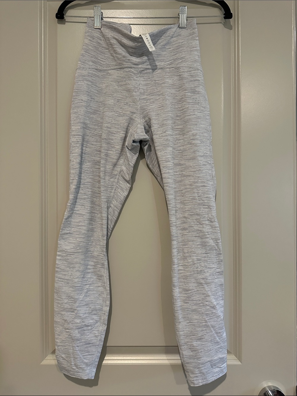 lululemon Light Heather Gray Leggings inseam 25”